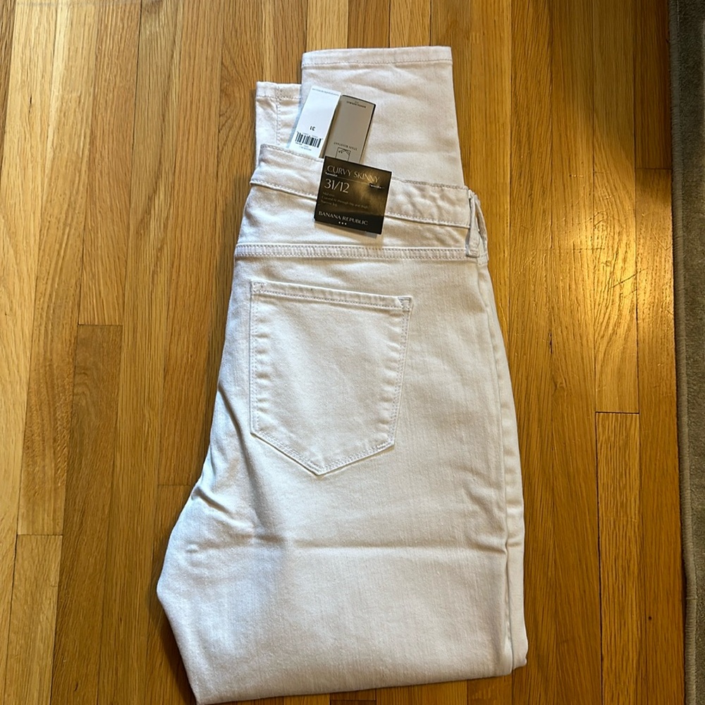 New with tags - Banana Republic white jeans - Size 31